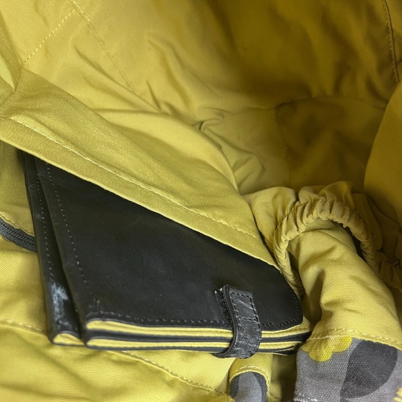 Petunia Pickle Bottom Wistful Weekender Diaper Bag Yellow Gray Floral Large Tote - Picture 13 of 15